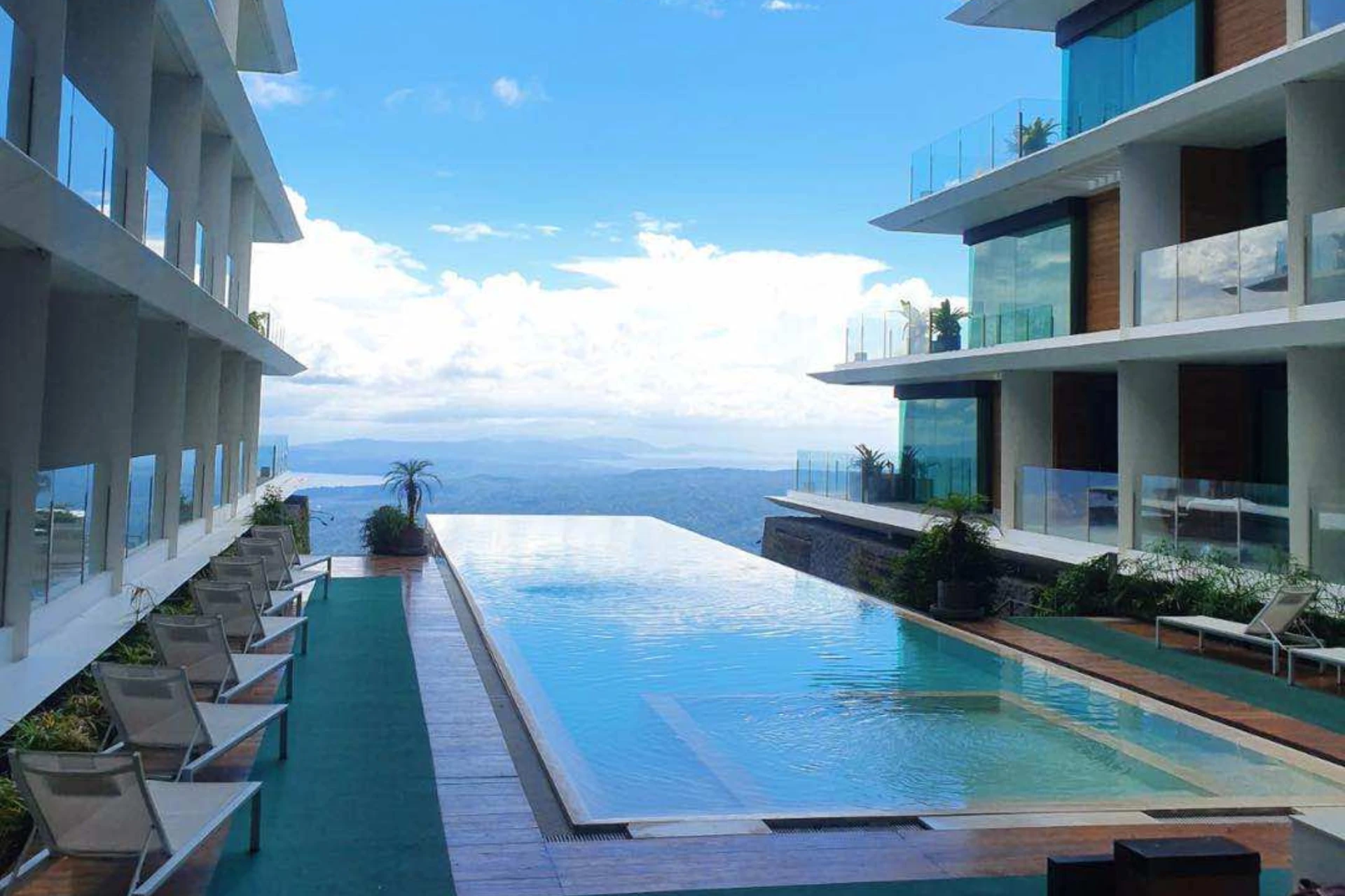 ESCALA TAGAYTAY swimming pool 7332